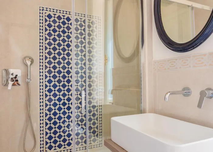 Apartment Romantica With Balcony Near San Giovanni Rom