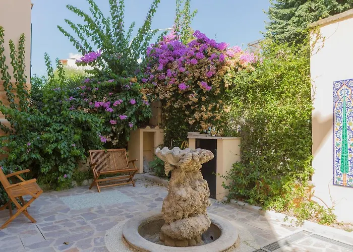 Apartment Romantica With Balcony Near San Giovanni Rom