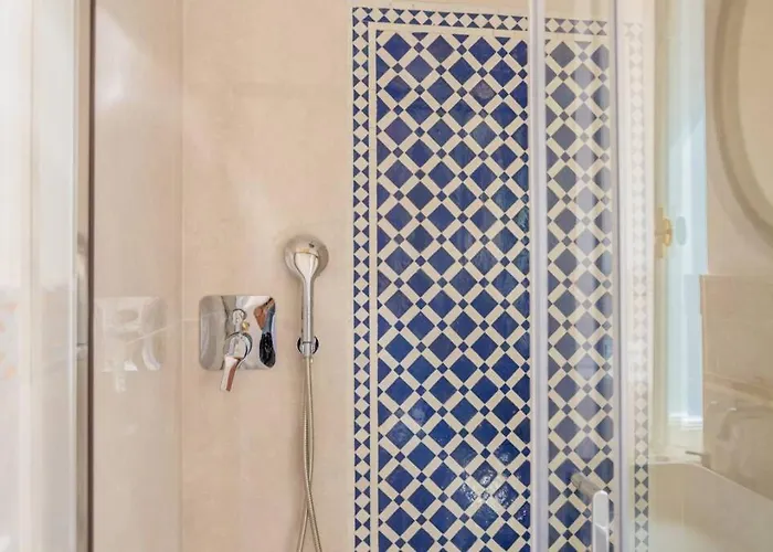 Apartment Romantica With Balcony Near San Giovanni