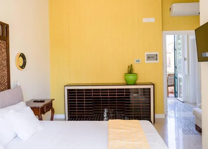 Romantica With Balcony Near San Giovanni Apartment Rom